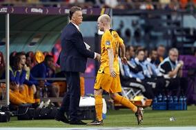 オランダの強さが読みにくい　“8年前”と同じ3バックにこだわるファン・ハールに疑問の声も