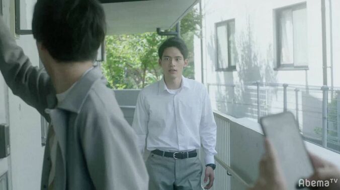 「これは惚れてまうやろ」ゆま（小川紗良）を助ける壮太郎（岡田健史）がイケメンすぎ　『フォローされたら終わり』 4枚目