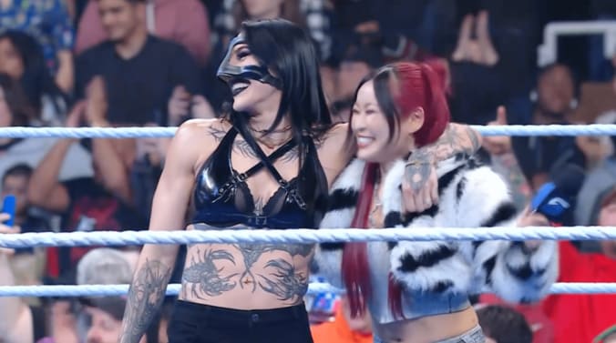 リア・リプリー（写真左）とイヨ・スカイ（同右）