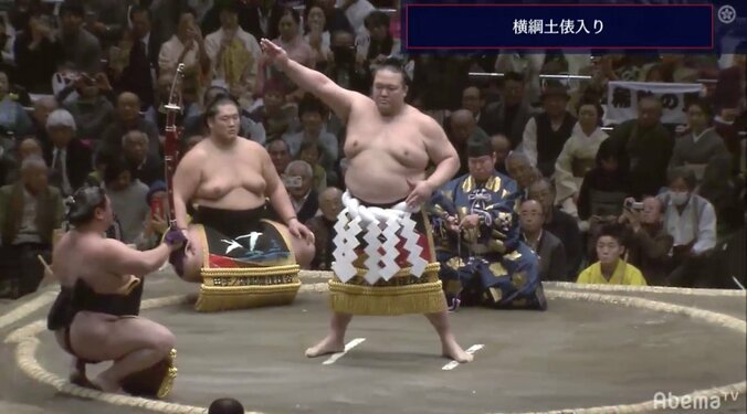 大けがに耐えて逆転優勝とその代償　歴代最低の横綱勝率5割も感動を残した稀勢の里 1枚目