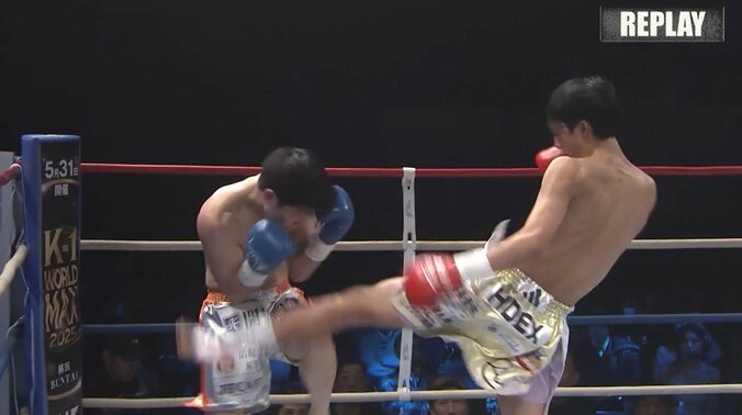 左の三日月がグサッ