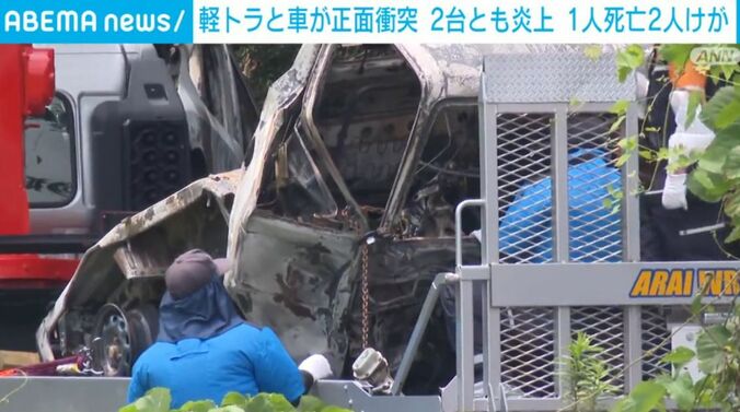 黒く焦げた軽トラック