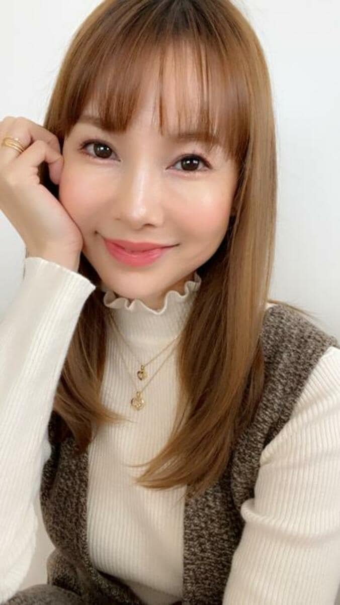  上原さくら、自身の顔を見て初めて気がついたこと「若い頃はそんな事なかったのかも」  1枚目