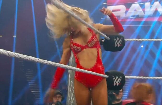 元チアの美女レスラー、衝撃のラフファイトに“大の字” 「初めて見た」「荒々しい」ファンもドン引き 3枚目