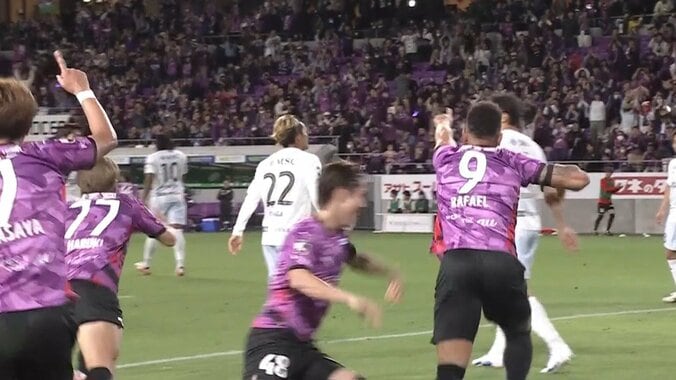 【映像】魂のヘッド弾→粋なセレブレーション