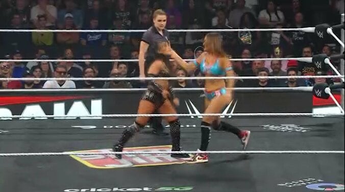 先手を打ったのはロクサーヌ