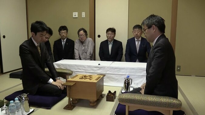 将棋・王座戦五番勝負が9/5開幕　中村六段の挑戦受ける羽生二冠「内容の濃い勝負に」 1枚目