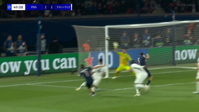スタジアム騒然のスーパーゴラッソ！「バケモン」「何が起きたかわからん」PSGの新アタッカーが3人翻弄の圧巻フェイント→とんでもない切り返しからニア上ズドン！ 5枚目