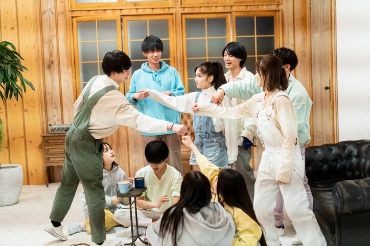 好きな女子を一途に想い続ける、いつもムードメーカーな俳優・綱啓永が人気急上昇中! 『恋とオオカミには騙されない』