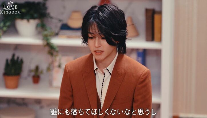 【写真・画像】「下乳が…」「ほぼ裸」極上ボディを持つ美女の水着姿に男性陣が興奮トーク!メガネ姿も美しい 2枚目