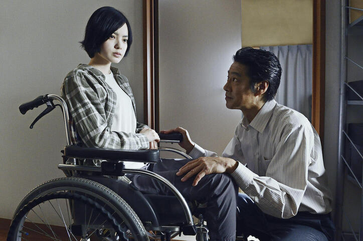 平手友梨奈の手には拳銃が…『ザ・ファブル　殺さない殺し屋』新写真解禁