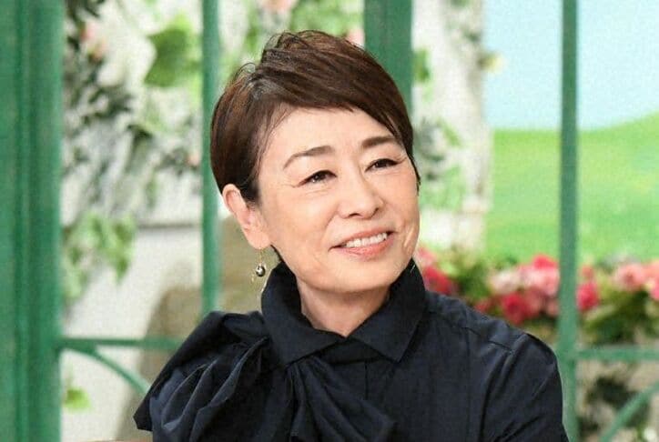 【写真・画像】安藤優子（65）、SNSで公開したミニスカ姿への反響に驚き「どんどん着ていいと思う」　1枚目