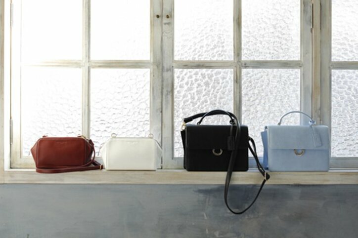 アニメ『血界戦線 & BEYOND』レオナルドとクラウスが手元に! 佐藤さきコラボのショルダーバッグとポーチが発売