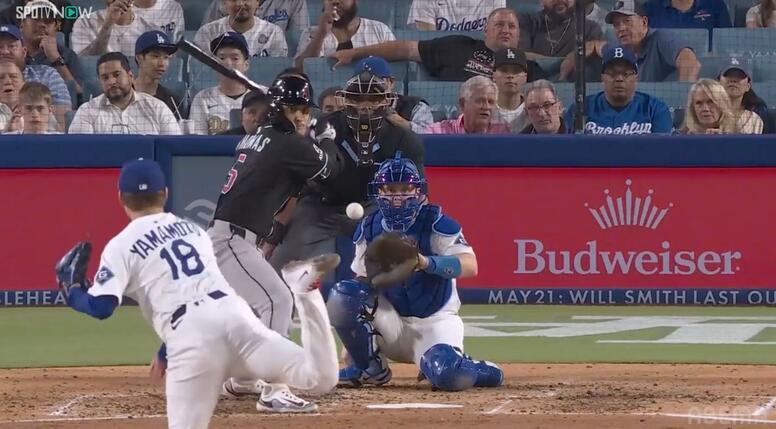 これはムリ…山本由伸の速球ストレートが「エグいw」「制球いかれとる」 相手打者も“落胆”の首振りリアクション