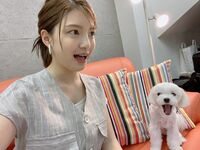 川島海荷、愛犬とのそっくり2ショットを公開し「お人形さんみたい」「かわいい」の声