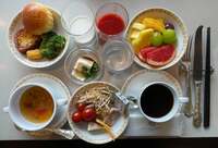 假屋崎省吾『帝国ホテルの１７階の朝食がすごい‼️』