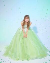 生見愛瑠、ドレス姿でPopteen“卒業”を報告「みんなだいとぅきmiバーガー！！！」