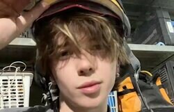 「8歳で初キス、14歳で…」イケメンすぎる電気工事士（19）、色々な女の子と遊びまくった14歳の頃の写真を公開