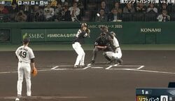 一体、何が起きた…！？ 阪神・大竹耕太郎、衝撃の1球で“異変”「観客ポカン」「これはw」まさかの“超スローボール”→打者が動けなくなる