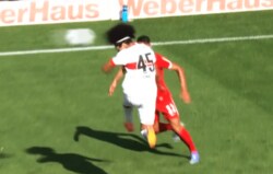「新ボンバーヘッドだ！」日本人DFチェイス・アンリ、ブンデス・デビュー戦で強烈ヘディングをかます！「中澤かよ」「ナイスだ」ファン興奮