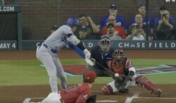 これは反則レベル！ 大谷翔平は一体、どうなっているんだ…！？　ギリギリまで見てヒットを打つ瞬間がヤバすぎる「人類の限界を超えてるw」「凄まじい動体視力」