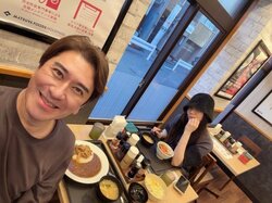 川崎麻世、“久しぶりに訪れた場所”で妻とランチ「懐かしい美味さだ」