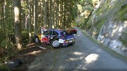 ラリージャパンで大クラッシュ 大破したマシンが物語る“衝撃”…掲げられた「OK」サイン、乗員は無事も再出走ならず激震