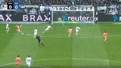 俺に打たせろよ！ 連続ゴールを狙う浅野拓磨の“ストライカーの本能”が爆発した瞬間　パス要求のジェスチャー→決定機に貰えず天を仰ぐ