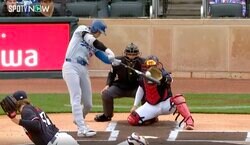 一体、何が起こった…！？ 大谷翔平、もはや意味不明すぎる　突然バットが出てくる“異常な速さ”のスイングスピードにファン騒然 「化け物だな」「打撃はパワー」