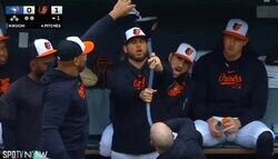 放送事故レベル！ 菊池雄星からホームランを打った相手ベンチがヤバすぎる　えっ？ 何やってんの…！？ 盛り上がりすぎてファン騒然「なんだこれｗ」「ノリ良すぎるだろ」