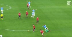 「PKが盗まれた」「正しい判定」物議を醸す“激突事故”の決定的シーン！ミランGKが勢い余ってラツィオFWを吹っ飛ばす…レッドカード３枚でカオス生んだ主審は職務停止処分？