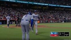 めっちゃウケる… 大谷豪快弾→フリーマンの“出迎えポーズ”が話題に「これはアカンw」「何度見てもじわじわくる」