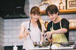 ひろむ「振り返った瞬間、この人だと思った」ゆうかとの運命の出会いを語る、2人だけで料理も『ひろむ・ゆうか final balloon』第1話