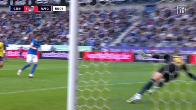 伊東純也、1,259日ぶりベルギーリーグ復帰弾「むっちゃきれいにきまった」巧みなワンタッチシュートでの同点ゴールにファン大興奮 3枚目