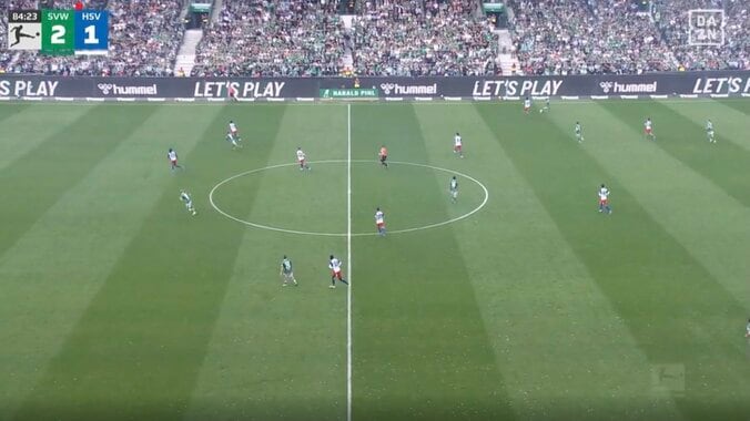 【写真・画像】ウソでしょ…！？ 菅原由勢、“ふんわり”高精度ピンポイントクロス炸裂「上手すぎる」「これはヤバい」正確無比なパスで今季5アシスト目！　1枚目