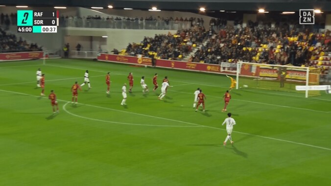 「無双状態きた」中村敬斗、ブラジル撃破から中２日でゴール！「なんで２部リーグにいるの？ってレベル」「狭いところで凄いな」密集で華麗なコントロールショット 5枚目