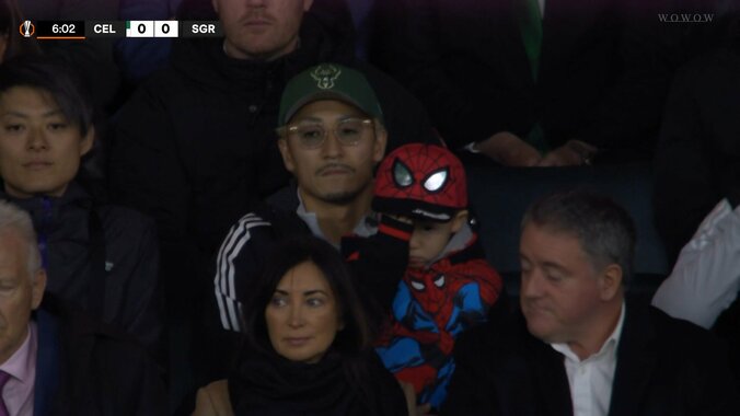 「休日の父やん」前田大然、負傷欠場で家族と試合観戦「いかついって」「どうやってあの帽子を手に入れたんだ」オフスタイルも話題に 4枚目