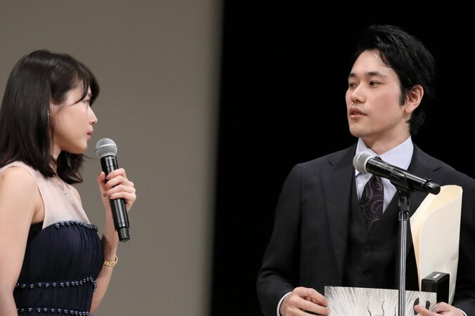 松ケンのアドリブに会場大爆笑…お株を奪われ大泉呆然 4枚目