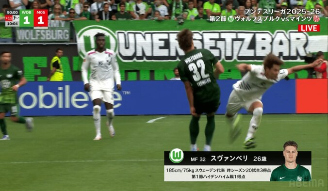 「危ない！」佐野海舟が“足裏アフタータックル”で吹っ飛ぶ…「怪我させないで」相手レッドカードもファン憤慨＆心配 2枚目