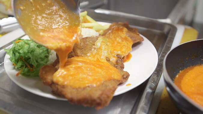 都会にいながら沖縄気分！ 高橋茉莉、山咲トオルと沖縄料理で乾杯 12枚目