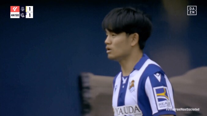 痛っ！ 久保建英が“元ライバル”のハードタックルで悶絶…「仲良しじゃなかったらキレる…」「今のはいかん」ビジャレアルMFに足を削られた瞬間 2枚目