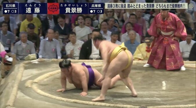 3敗同士の人気力士対決は遠藤に軍配！　引き落としで貴景勝を下して勝ち越しを決める 1枚目