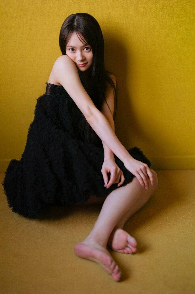 「顔面でバズるってどんな気持ちなの？」 AKB48・伊藤百花、“顔面力”で勝負する12P 『blt graph.vol.114』限定版でソロ初表紙 1枚目