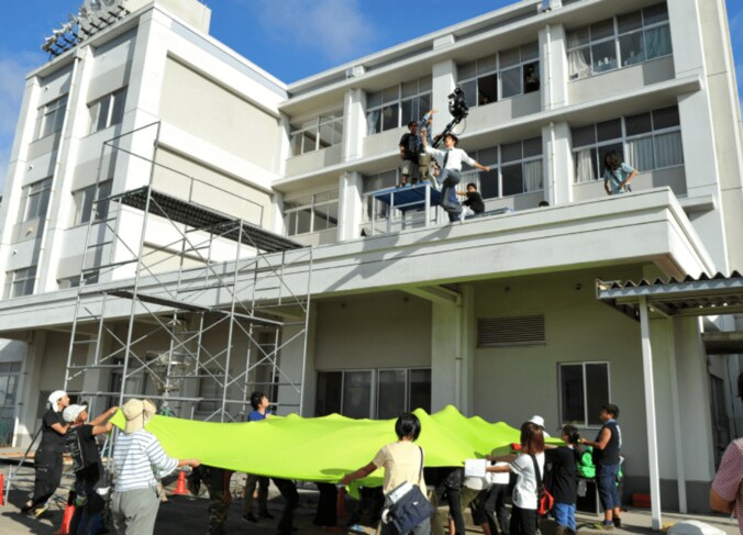 『僕やり』窪田正孝、“命綱なし”屋上飛び降りシーンの裏側を初公開「色んな角度から何度も何度も…」 6枚目