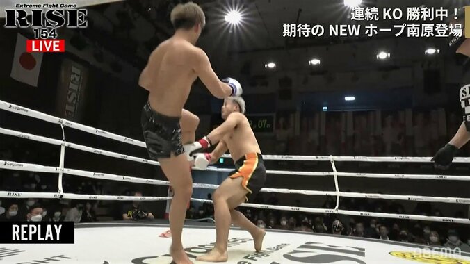 「今のは何だ？」“ふわり”一撃で戦闘不能！ 戦慄の左ハイKO、見た目とダメージのギャップに視聴者騒然 1枚目