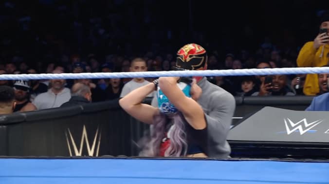 【映像】美女レスラー、マスクを被せられ悶絶→大混乱