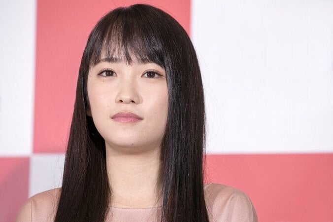 「現役JKに見える」川栄李奈、“セーラー服”姿に反響　衝撃的な変顔ショットも話題に 1枚目