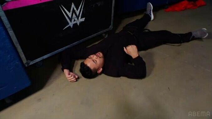 タックルを受けたスタッフはぐったり