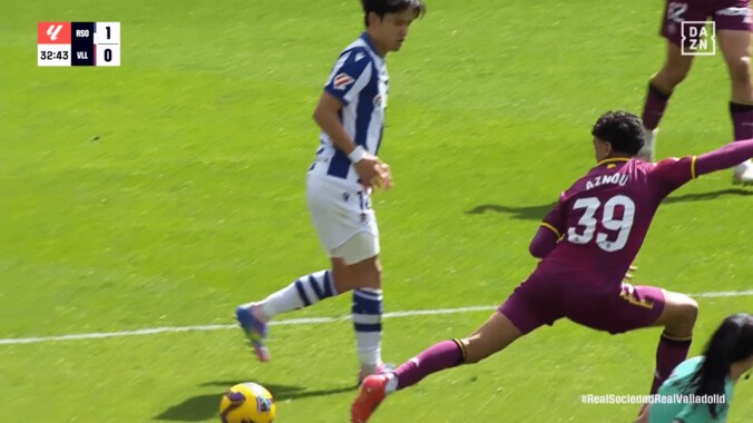 「反則級の上手さ」久保建英の“美しすぎるヒールパス”にファン大興奮！待望復帰の名相棒と“黄金コンビ”で違いを作った瞬間「タケ×トラオレ最高！」「相性いいのよね」 5枚目