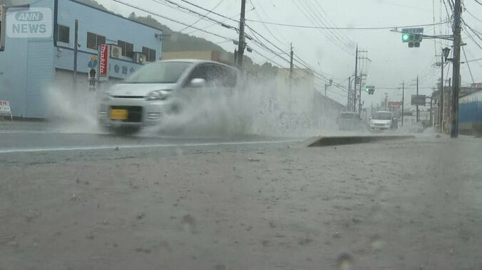 “秋雨前線”南下…台風24号は“迷走”列島各地で激しい大雨に 1枚目